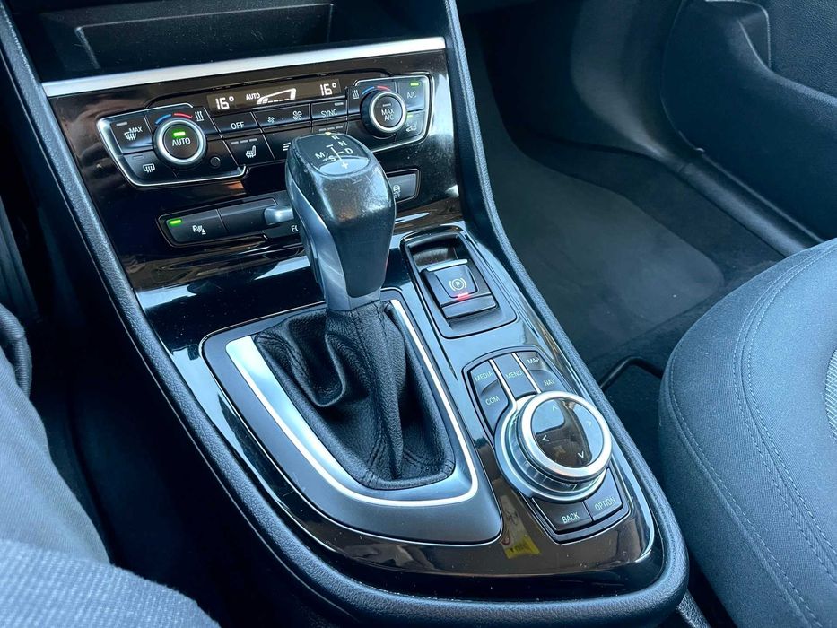 BWW 218d 2.0d 150cv Autom. 7Lug c/Garantia - desde 289€ p/mês