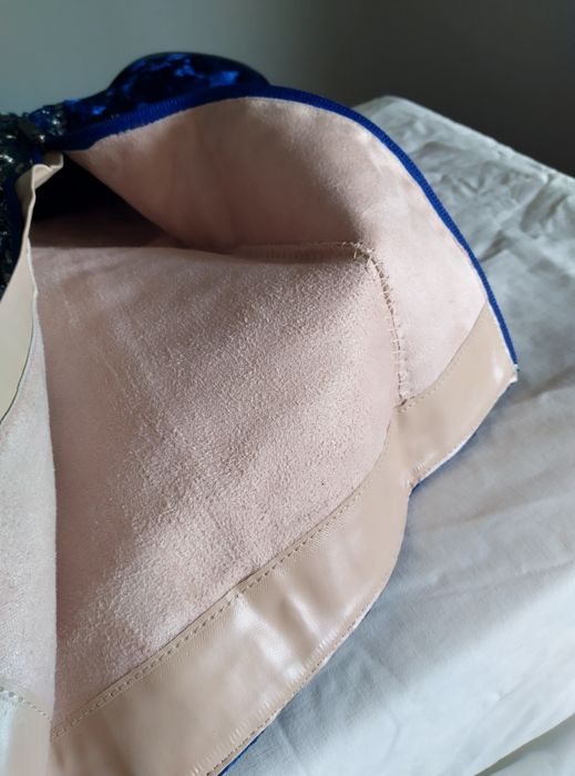 Botas Altas em Veludo com Bordados Luxo (Salto Grosso)