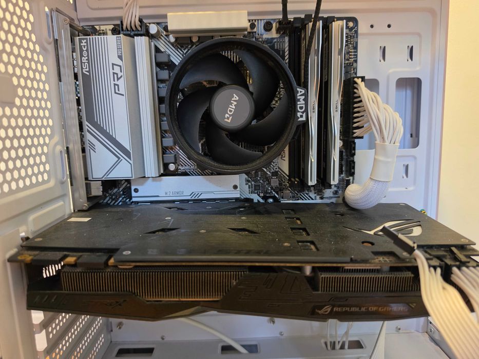PC Gaming Ryzen 5 8500G + GTX 1080 8GB + 32GB DDR5 + 1TB NVMe