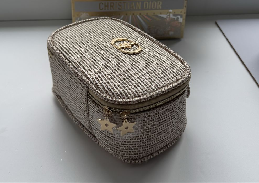 Лімітована косметичка Dior Holiday Collection