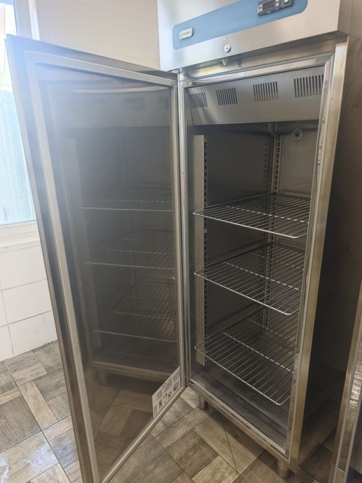 Професійний холодильник шафа 640 л Electrolux Італія