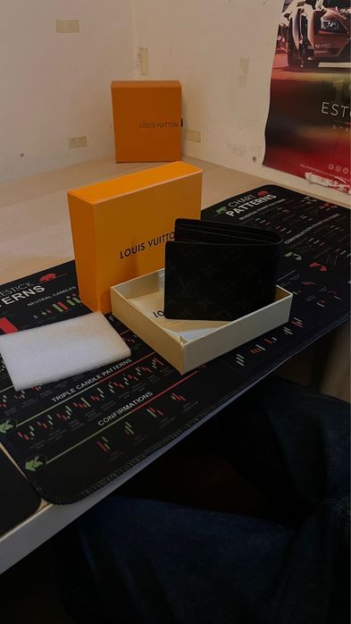 Carteira da lv quase nova despacho