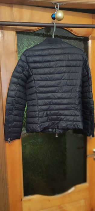 Гарна весняна куртка