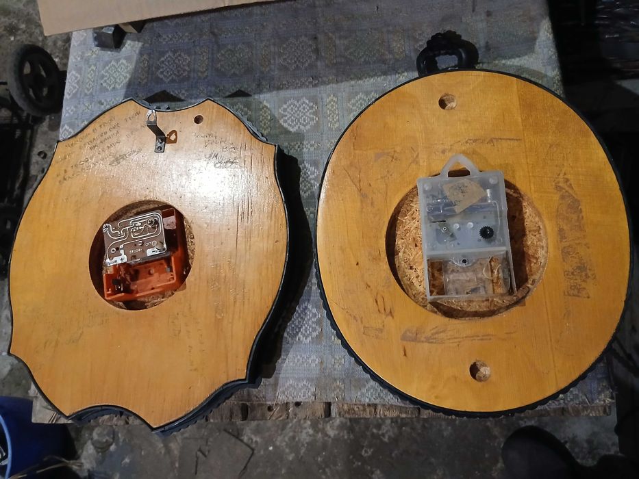 Вінтажні настінні годинники ЯНТАРЬ 2шт і один камінний