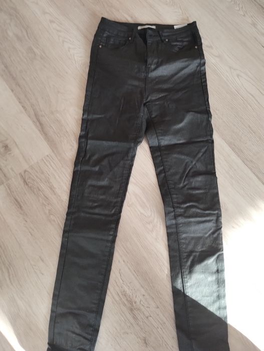 Spodnie woskowe czarne