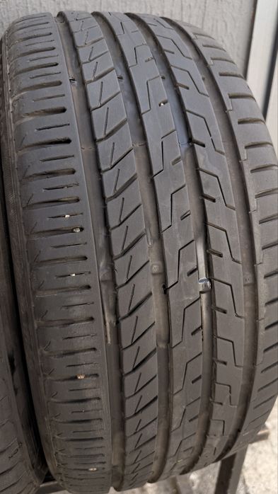 Б/У Шини літні 235/40 r19 23 рік 7,5-8мм залишок