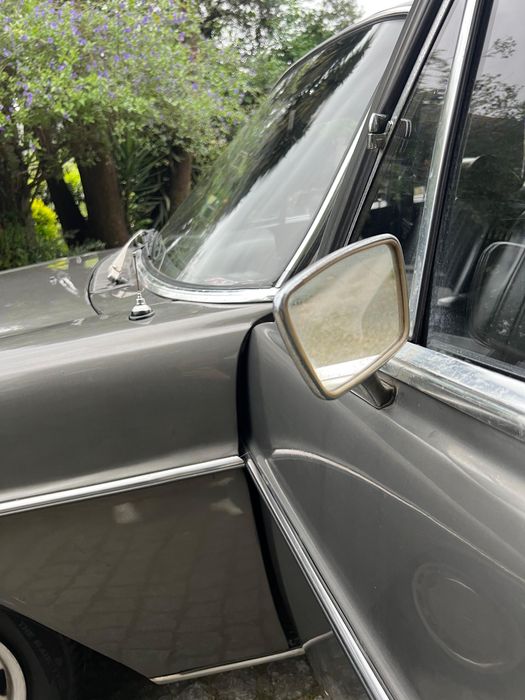 Mercedes Benz 220D (W115) - Negociável