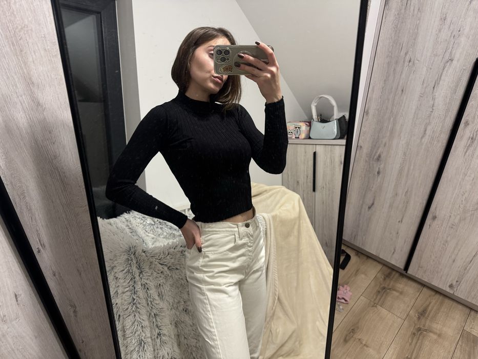 Bluzeczka sweterek prążkowany Bershka