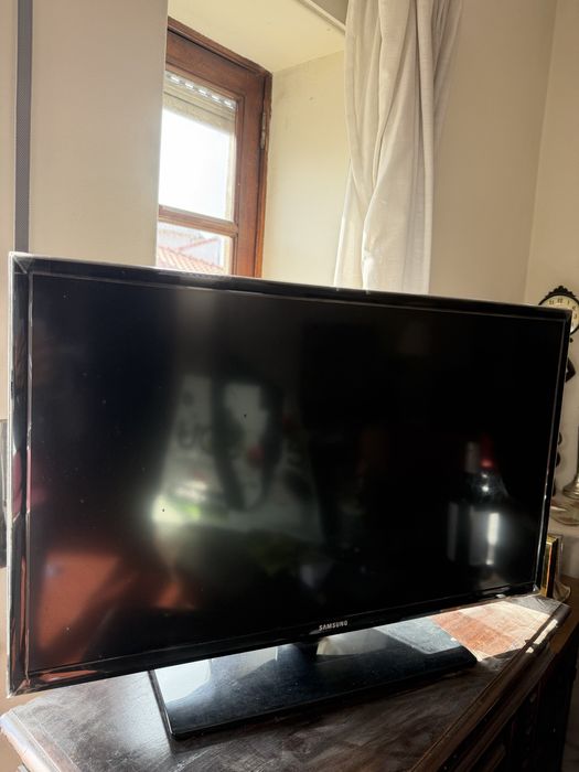 Televisão Samsung 32’ UE32EH4003