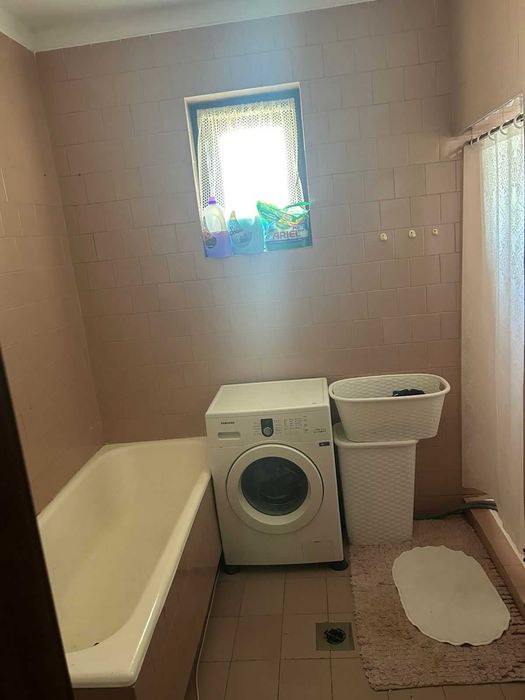 Продається просторий двоповерховий будинок у м. Тячів