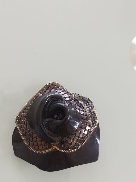 Lindo broche Versace . Estado muito bom.