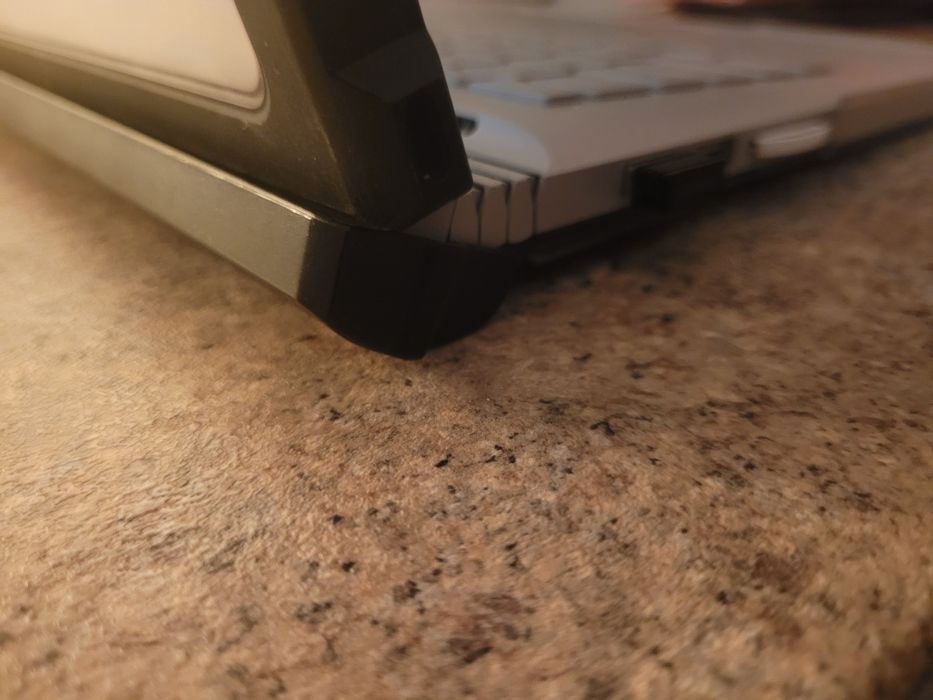 Etui UAG do Surface book 13.5