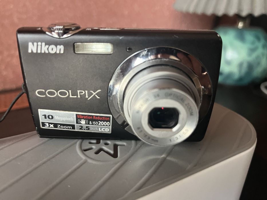 Фотоапарат Nikon S220 стан середній