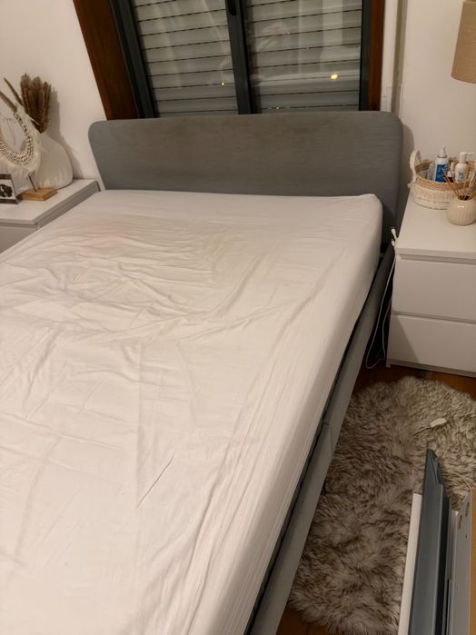 Cama e colchão usado