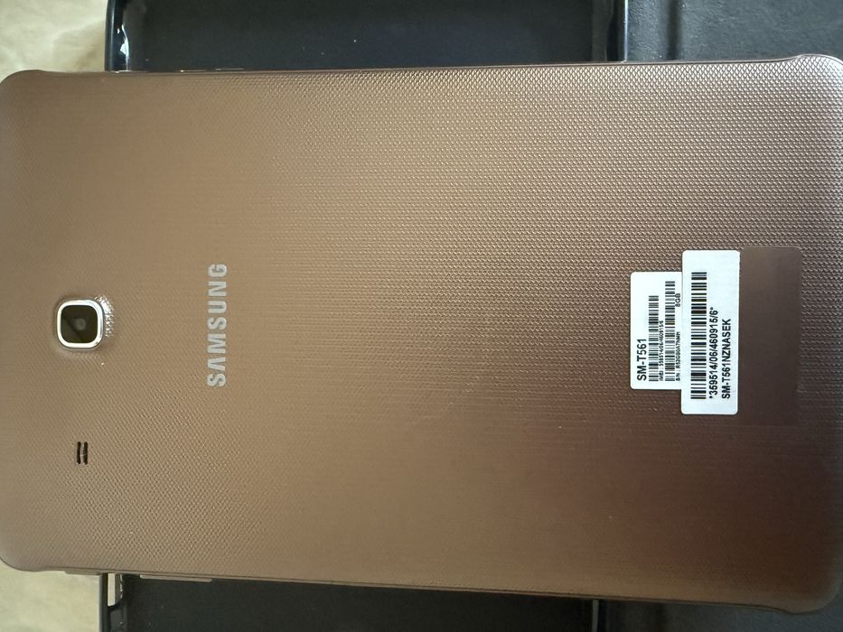 Планшет Samsung SM-T561