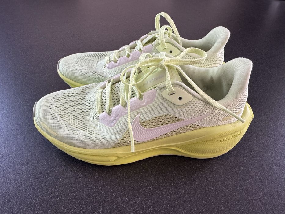 Продам детские кроссовки Nike