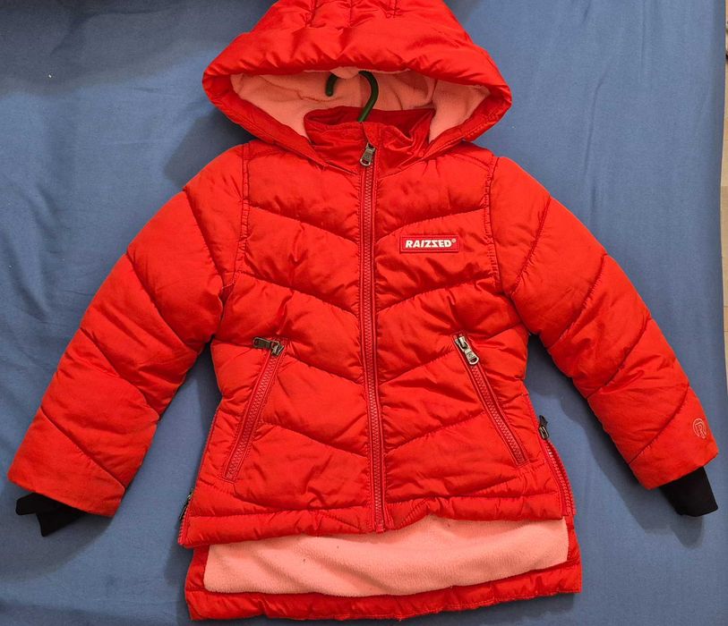 Продам зимнюю куртку на девочку на 4 года