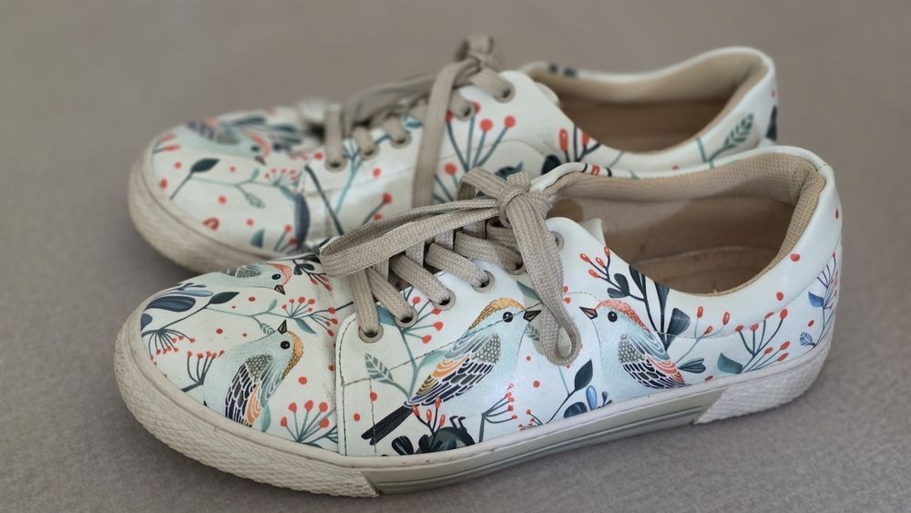 Buty Mumka 40 EU
Sneakersy