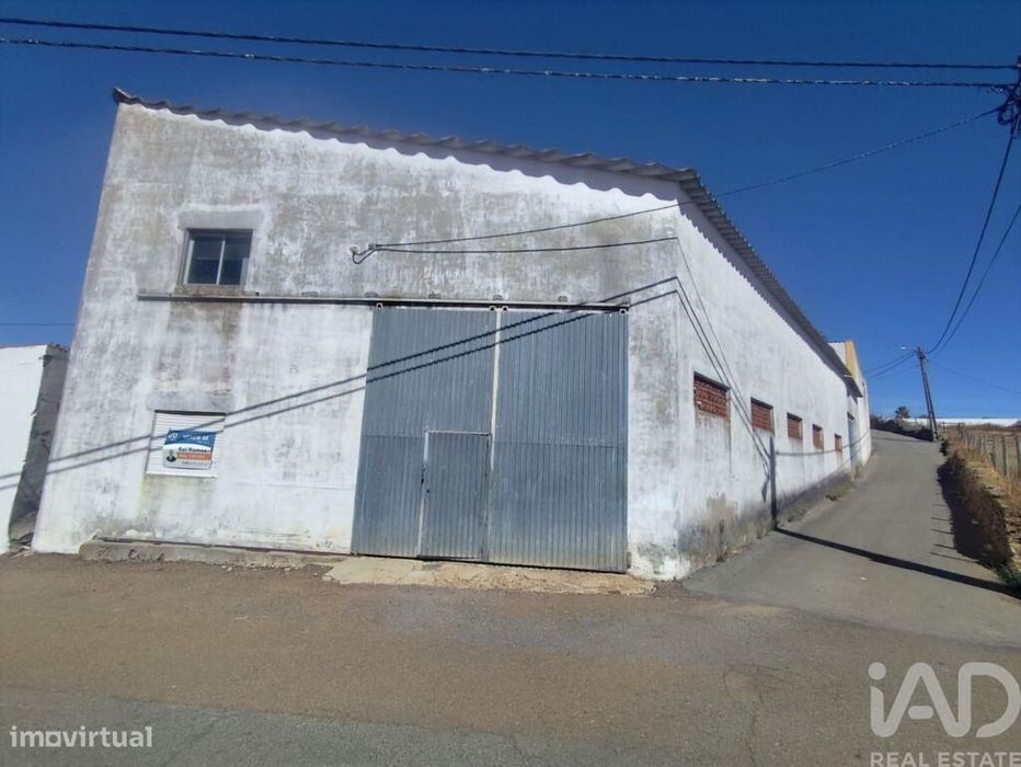 Hangar em Terrugem E Vila Boim de 290,00 m2