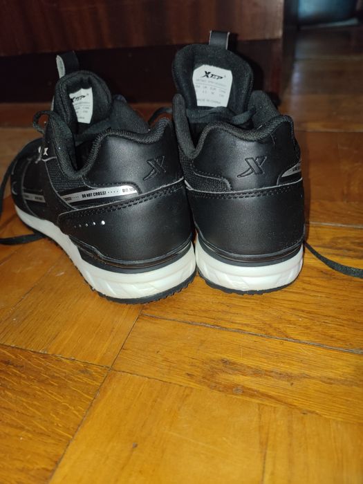 Кросівки Xtep. Майже нові