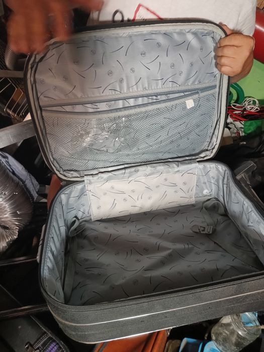 Walizka podróżna średnia