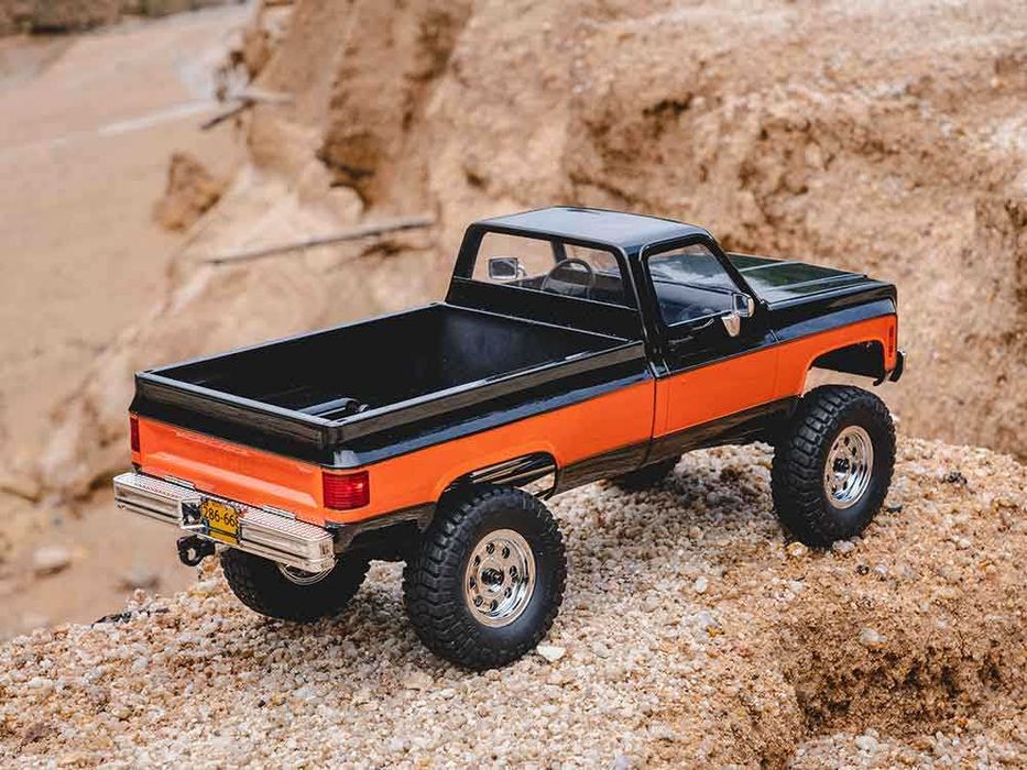 Машинка на радіокеруванні 4x4 FMS 1:18 Chevrolet K10 RTR