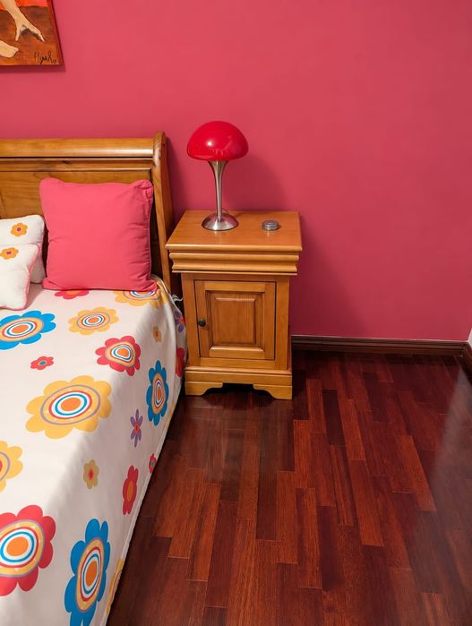 Quarto completo em madeira