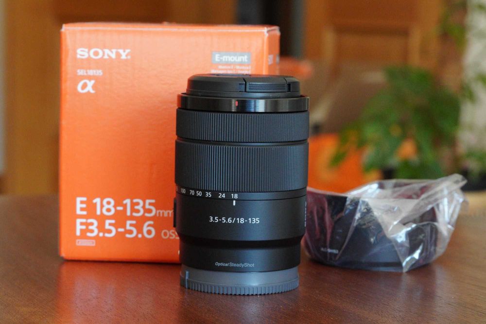 [NOVA] Lente Objectiva Sony E 18-135mm f/3.5-5.6 OSS (SEL18135)