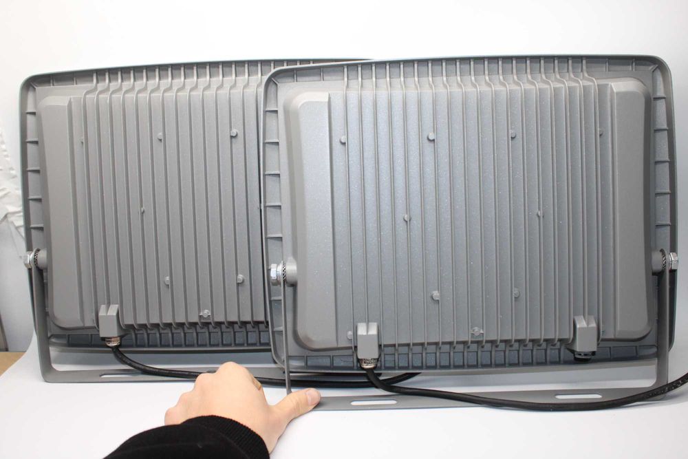 HOOLED FL276 Reflektor zewnętrzny LED 300W IP66 energooszczędny 2szt