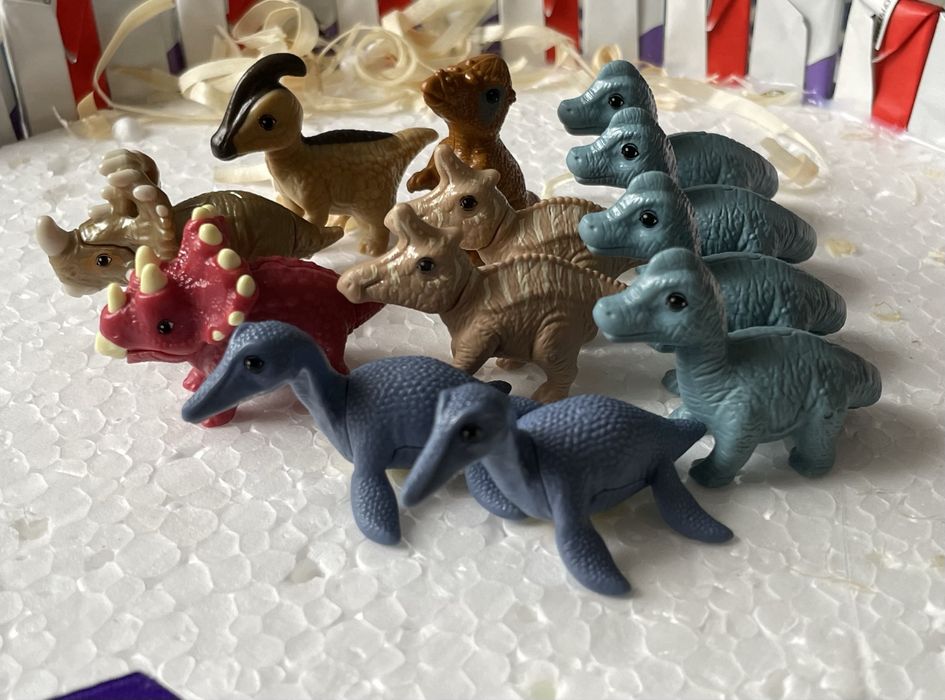 Кіндер Динозаври)