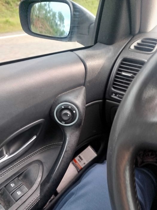 Renault Laguna cinzenta em ótimo estado