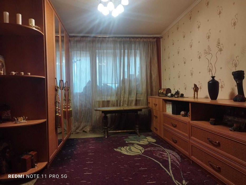 Продам  уютную  2-х квартиру, на Терещенковской,27. Отличная локация.