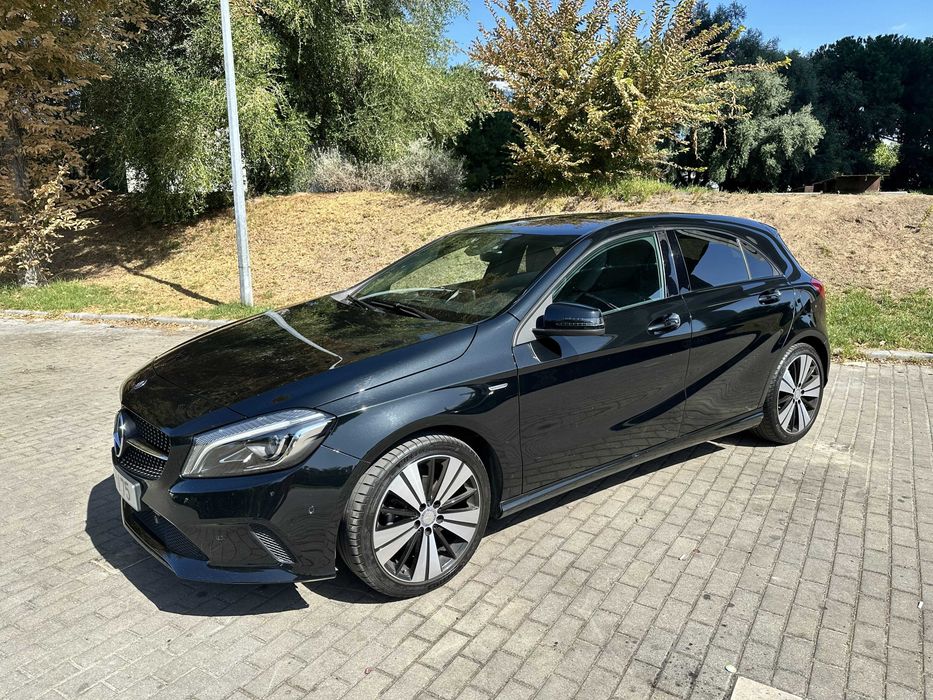 Mercedes A180d Activity Edition como novo