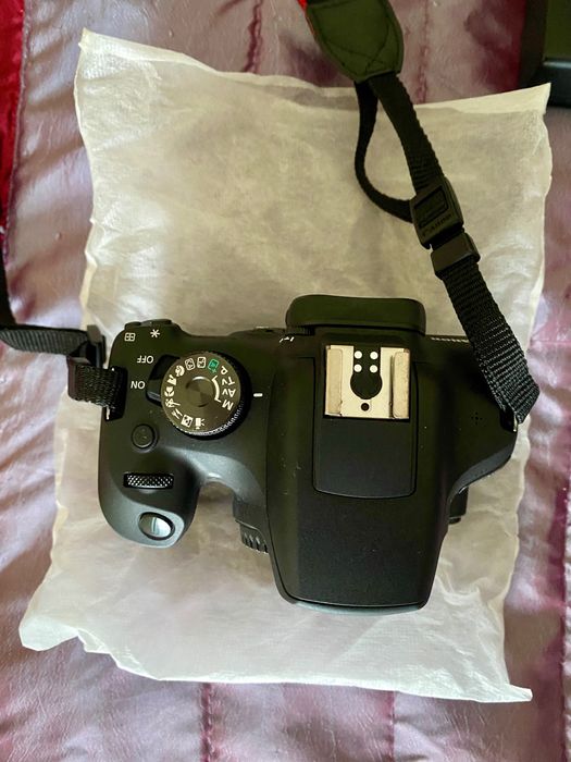 Kit Máquina Fotográfica Canon EOS 2000D + 18-55 mm f/3.5-5.6 Dc (NOVA)