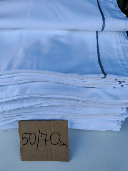 Poszewki na poduszkę z adamaszku 50/70 cm