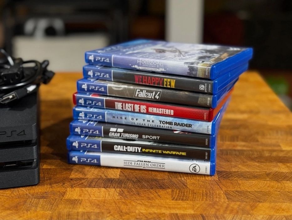 Sony PlayStation 4 Pro 1 TB/Ps 4 pro 1 TB-  у Комплекті 2 Джоя+ Ігри на дисках