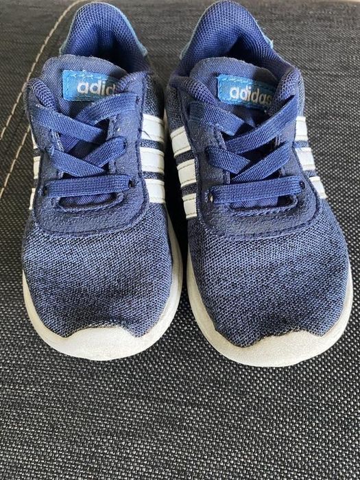Кросівки adidas розмір 21. (устілка 12 см)