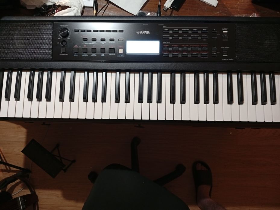 Teclado Yamaha PSR-E 383