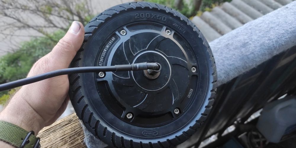 Бескамерная 200х50 антипрокольная литая шина покрышка для электросамок