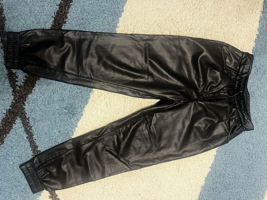 Пакетом: Шкіряні штани та двоє джинс за ціною 1
