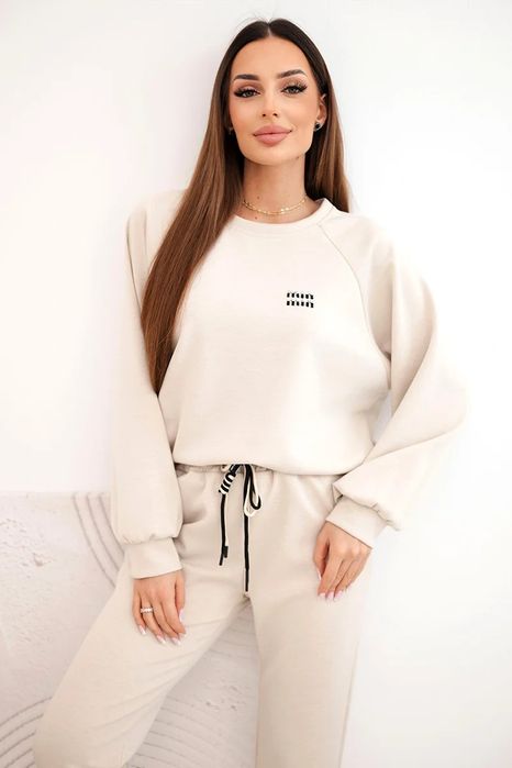 Komplet damski masełkowy z wiskozy z bluzą i spodniami beżowy