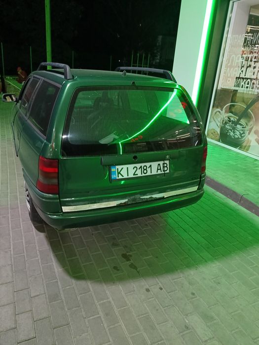 Авто Опель Астра 1996 року.