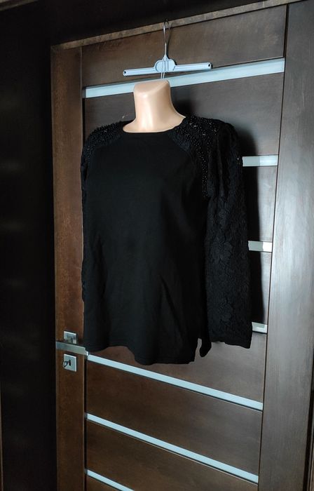 Sweterek z koralikami