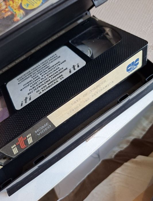 Odtwarzacz VHS Orion  - siedem vhs