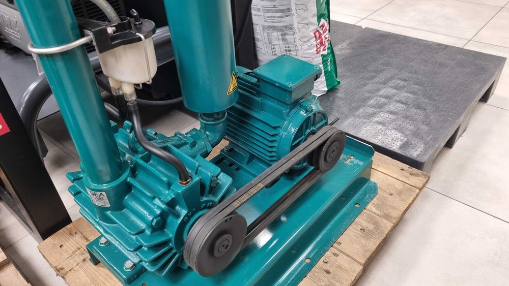 Agregat pompa próżniowa do dojarki Westfalia GEA 1200l stan IDEALNY