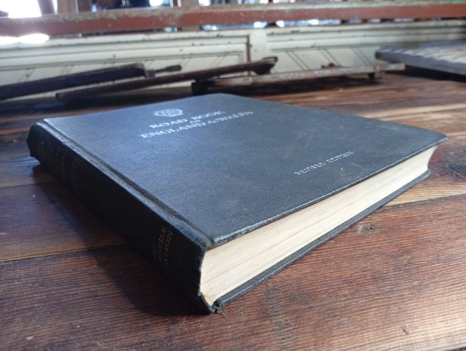 Livro Raro Vintage "AA Road Book of England & Wales" - Edição Revista