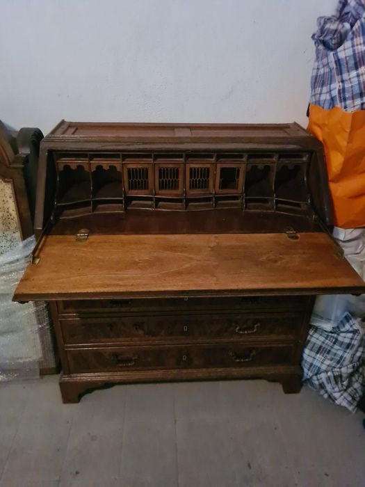 Escrivaninha com alçado antiga