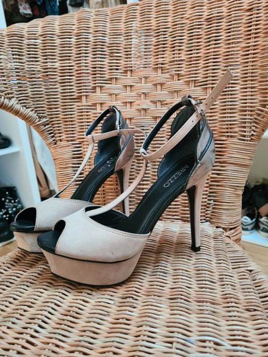 Sandálias altas bege 36