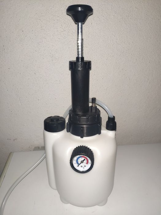 Bomba para substituição de óleo de travõeses