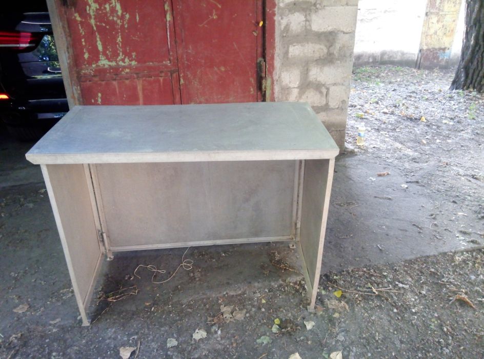 Стіл розкладний алюмінієвий.